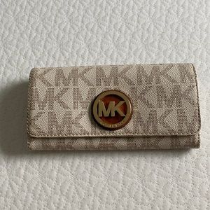 Michael Kors White Signature Canvas Fulton Wallet